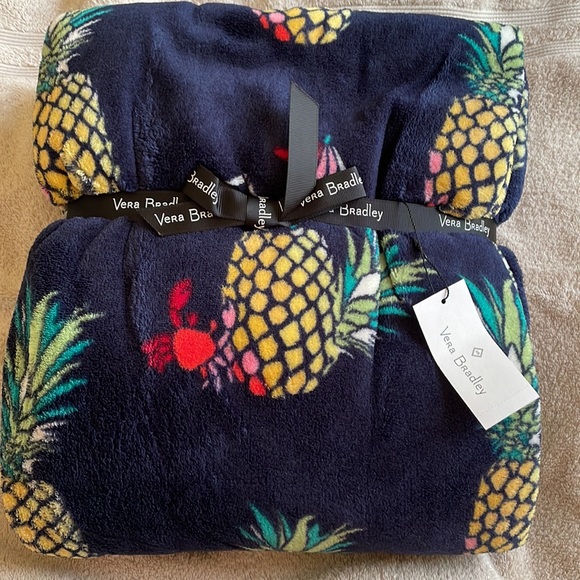 Vera Bradley Throw Blanket NWT - Picture 4 of 5